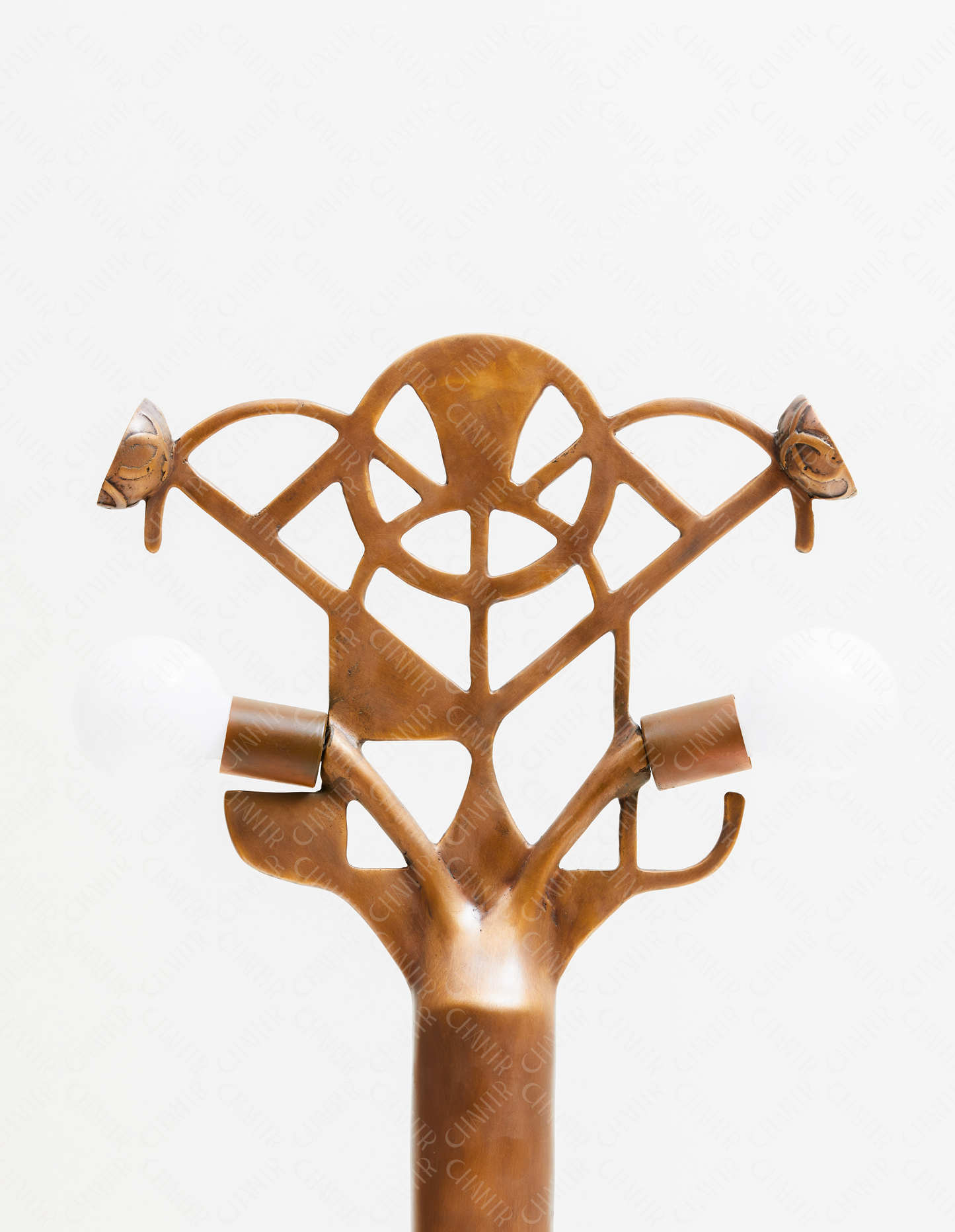 Zoom in - Decorative key-shaped gold brass luxury handmade furniture lamp with intricate design, perfect for modern luxury decor, on a white background.